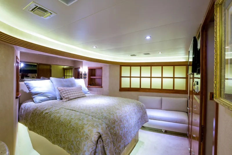 Slide: The Image of Westport 95 Raised Pilothouse Motor Yacht 2001 - 37