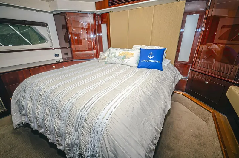 Slide: The Image of Sea Ray 580 Sundancer 2011 - 12