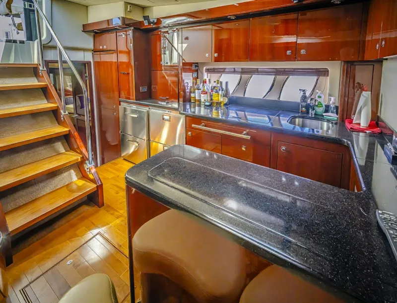 Slide: The Image of Sea Ray 580 Sundancer 2011 - 17