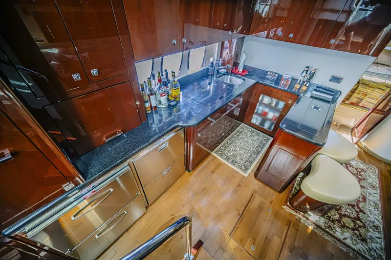 Slide: The Image of Sea Ray 580 Sundancer 2011 - 18