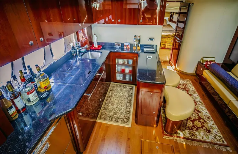 Slide: The Image of Sea Ray 580 Sundancer 2011 - 19