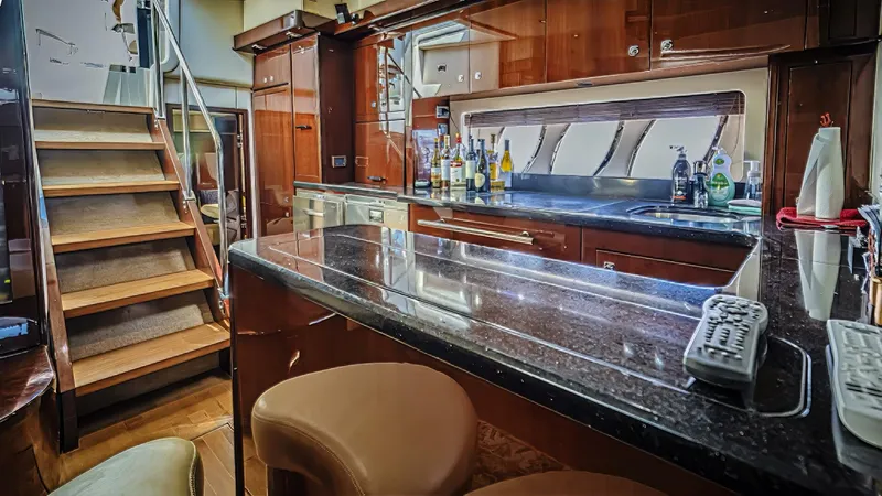 Slide: The Image of Sea Ray 580 Sundancer 2011 - 25