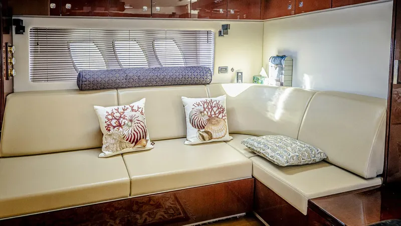 Slide: The Image of Sea Ray 580 Sundancer 2011 - 26