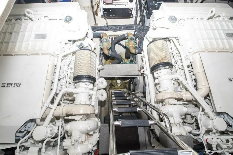 Slide: The Image of Sea Ray 580 Sundancer 2011 - 32