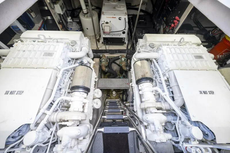Slide: The Image of Sea Ray 580 Sundancer 2011 - 33