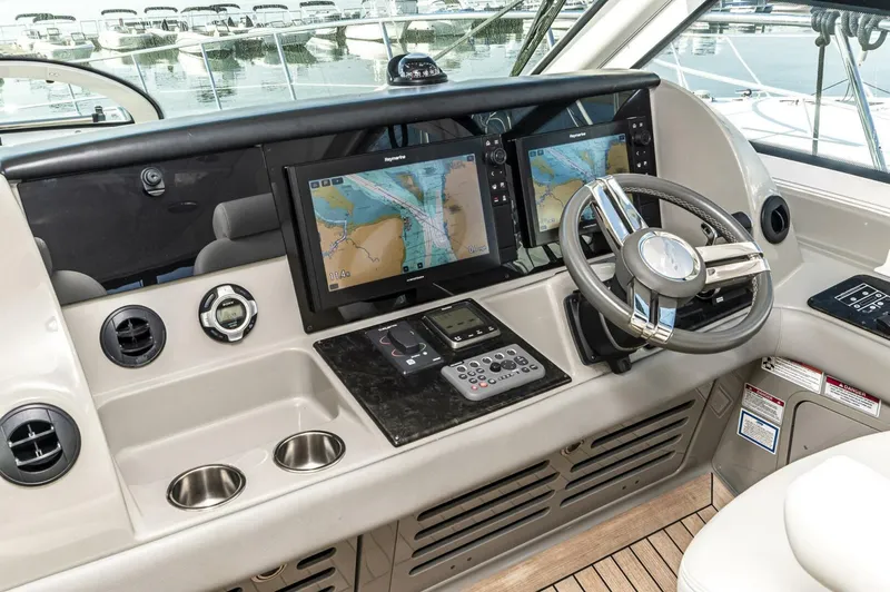 Slide: The Image of Sea Ray 580 Sundancer 2011 - 42