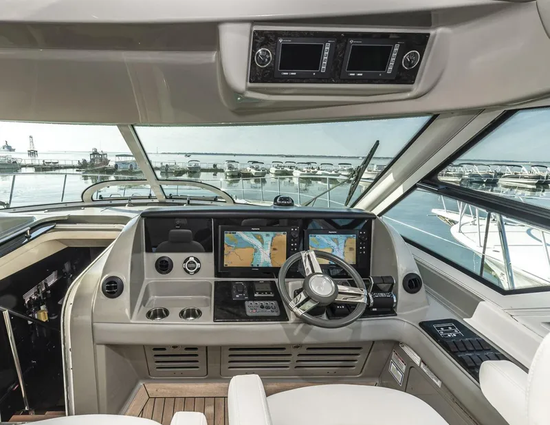 Slide: The Image of Sea Ray 580 Sundancer 2011 - 43