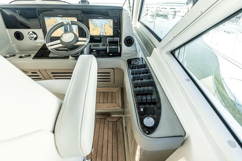 Slide: The Image of Sea Ray 580 Sundancer 2011 - 44