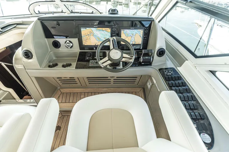 Slide: The Image of Sea Ray 580 Sundancer 2011 - 46