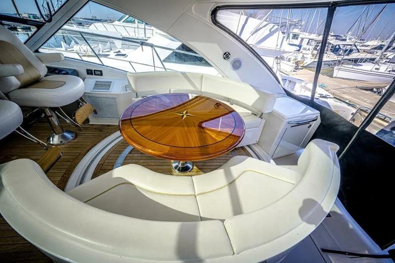 Slide: The Image of Sea Ray 580 Sundancer 2011 - 6