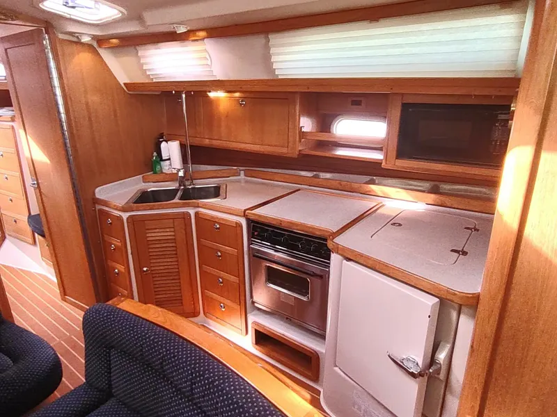 Slide: The Image of Catalina 42 MKII 2005 - 29