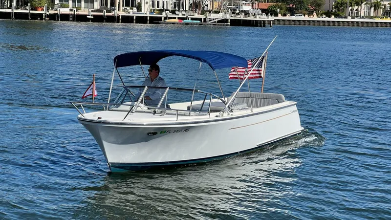 Slide: The Image of Vanquish 24 Runabout 2013 - 4