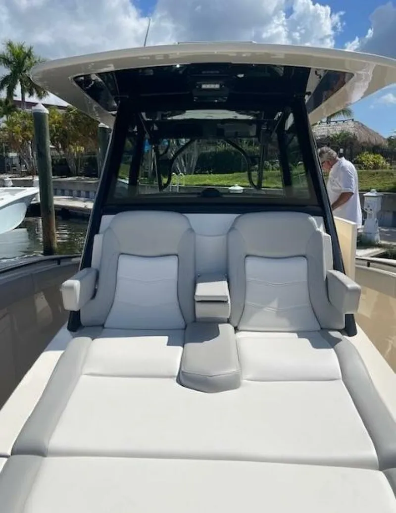 Slide: The Image of Scout 355 LXF CC 2022 - 2