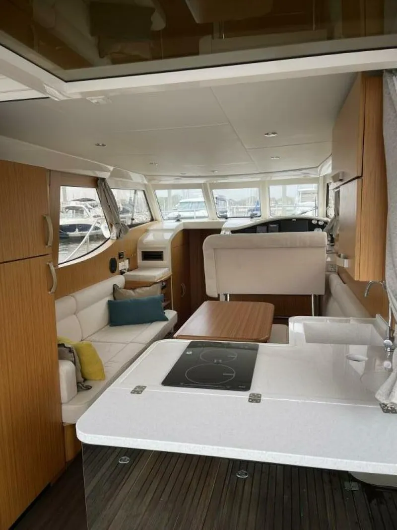 Slide: The Image of Greenline 33 HYBRID 2019 - 2