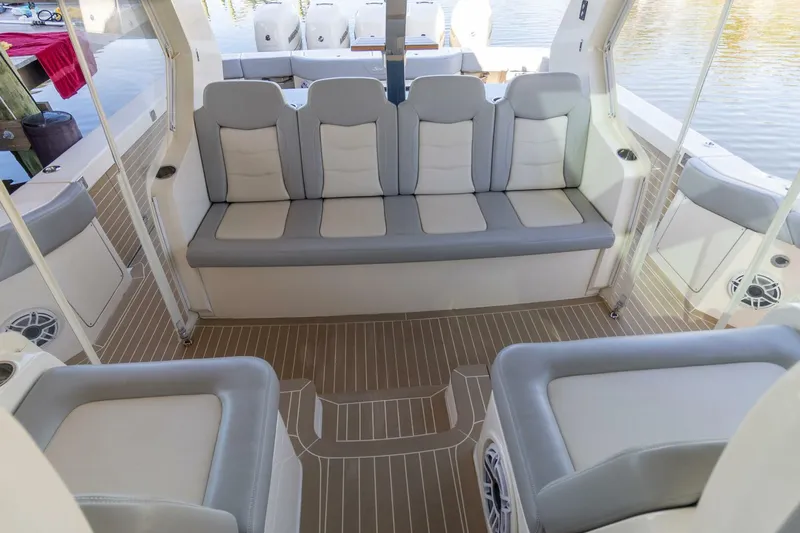 Slide: The Image of Scout 530LXF 2020 - 20