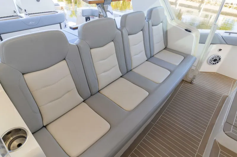 Slide: The Image of Scout 530LXF 2020 - 24