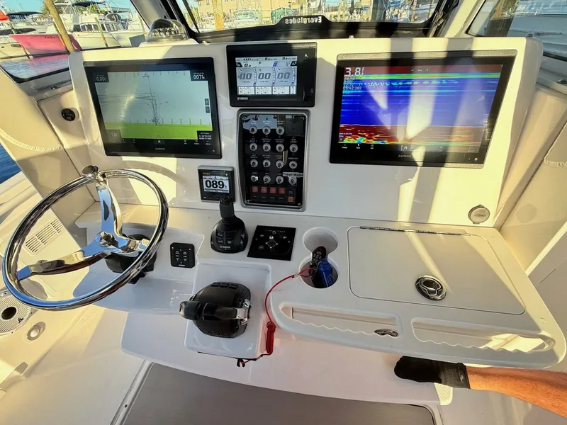 Slide: The Image of Everglades 355 Center Console 2014 - 22