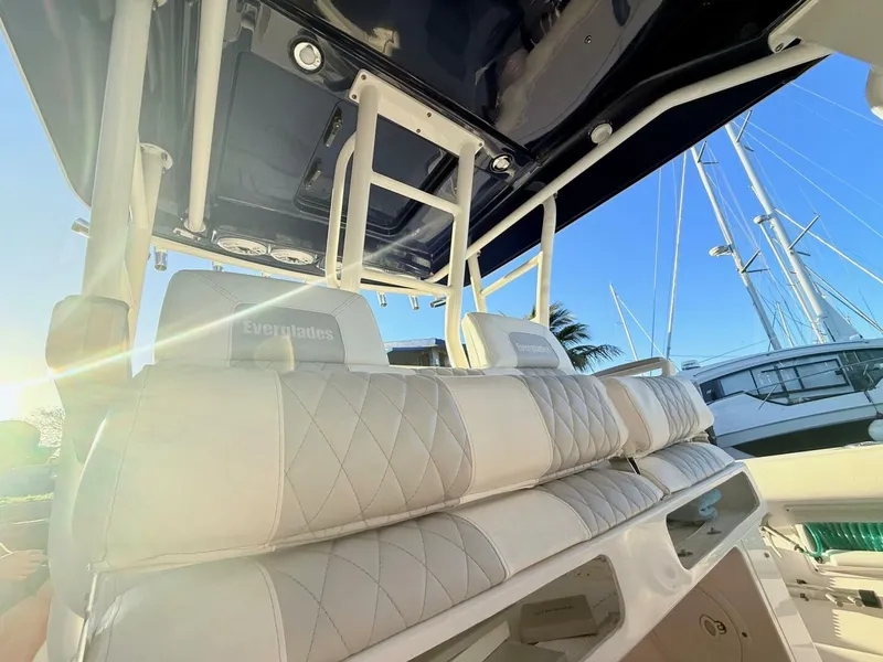 Slide: The Image of Everglades 355 Center Console 2014 - 25