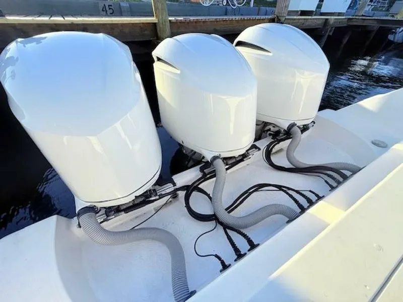 Slide: The Image of Everglades 355 Center Console 2014 - 28