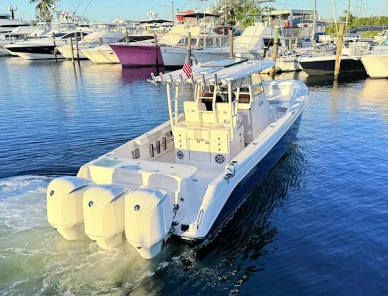 Slide: The Image of Everglades 355 Center Console 2014 - 4