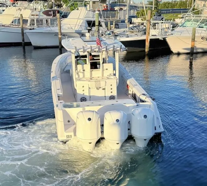 Slide: The Image of Everglades 355 Center Console 2014 - 5
