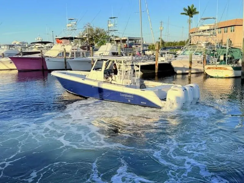 Slide: The Image of Everglades 355 Center Console 2014 - 6