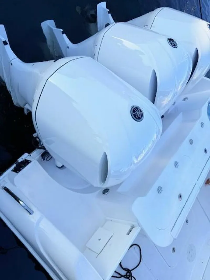 Slide: The Image of Everglades 355 Center Console 2014 - 8