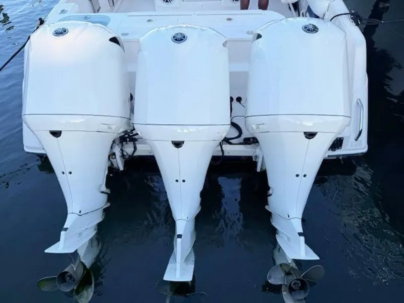 Slide: The Image of Everglades 355 Center Console 2014 - 9