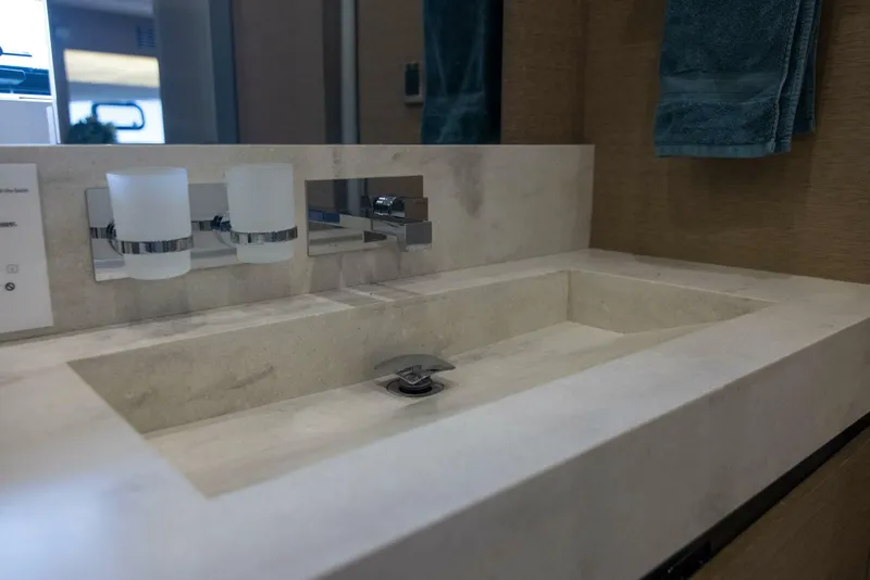 Slide: The Image of Prestige 680 Flybridge 2018 - 21