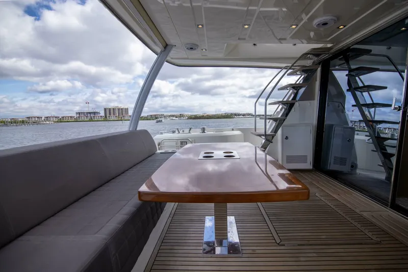Slide: The Image of Prestige 680 Flybridge 2018 - 33