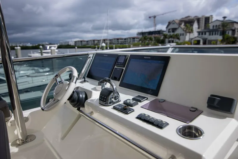 Slide: The Image of Prestige 680 Flybridge 2018 - 53