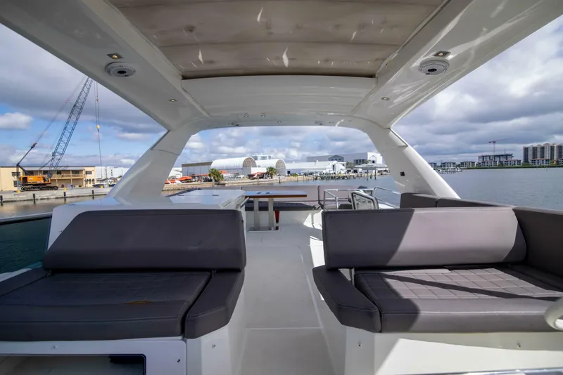 Slide: The Image of Prestige 680 Flybridge 2018 - 55