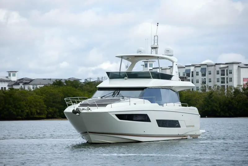 Slide: The Image of Prestige 680 Flybridge 2018 - 58