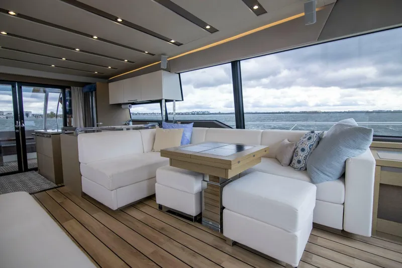 Slide: The Image of Prestige 680 Flybridge 2018 - 6