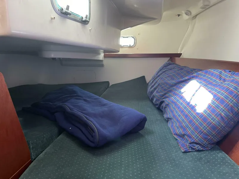 Slide: The Image of Beneteau 311 2000 - 13