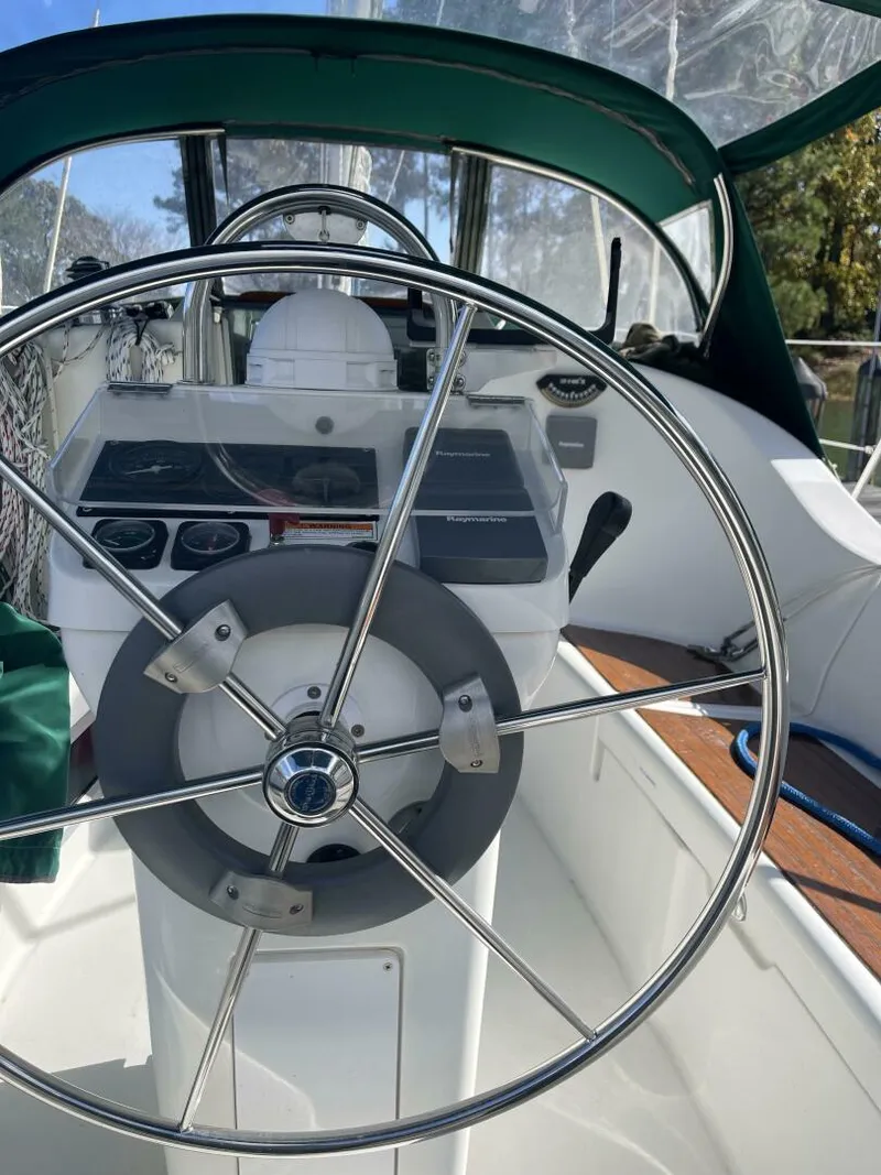 Slide: The Image of Beneteau 311 2000 - 15