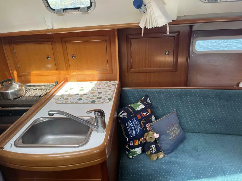 Slide: The Image of Beneteau 311 2000 - 17