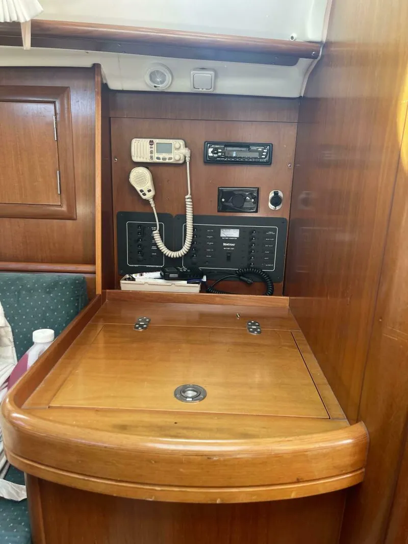 Slide: The Image of Beneteau 311 2000 - 18