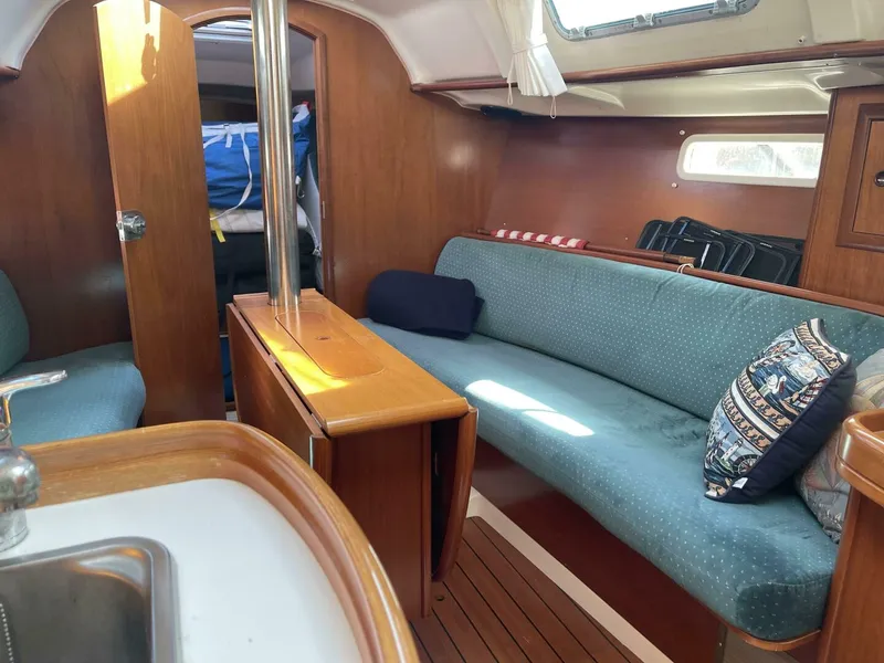 Slide: The Image of Beneteau 311 2000 - 19