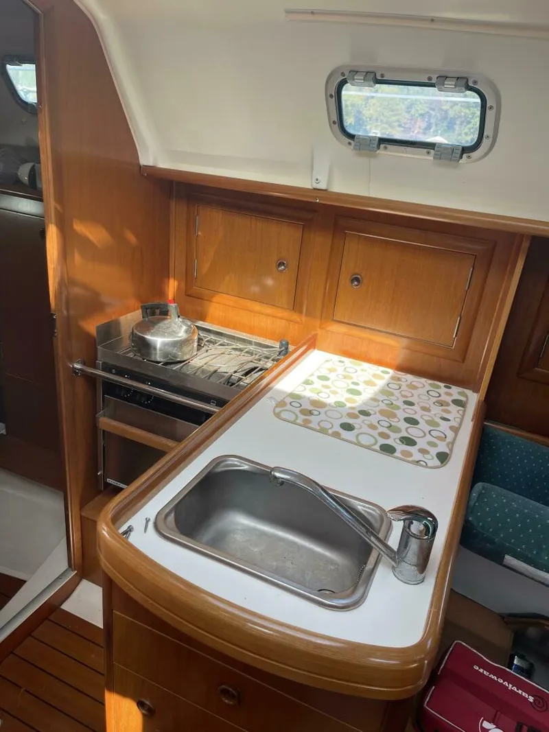 Slide: The Image of Beneteau 311 2000 - 22