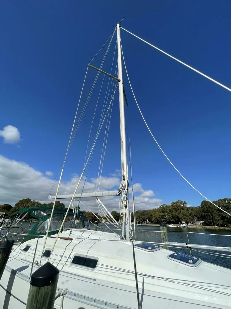 Slide: The Image of Beneteau 311 2000 - 23