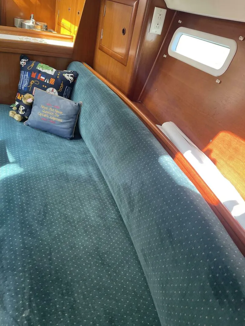 Slide: The Image of Beneteau 311 2000 - 6