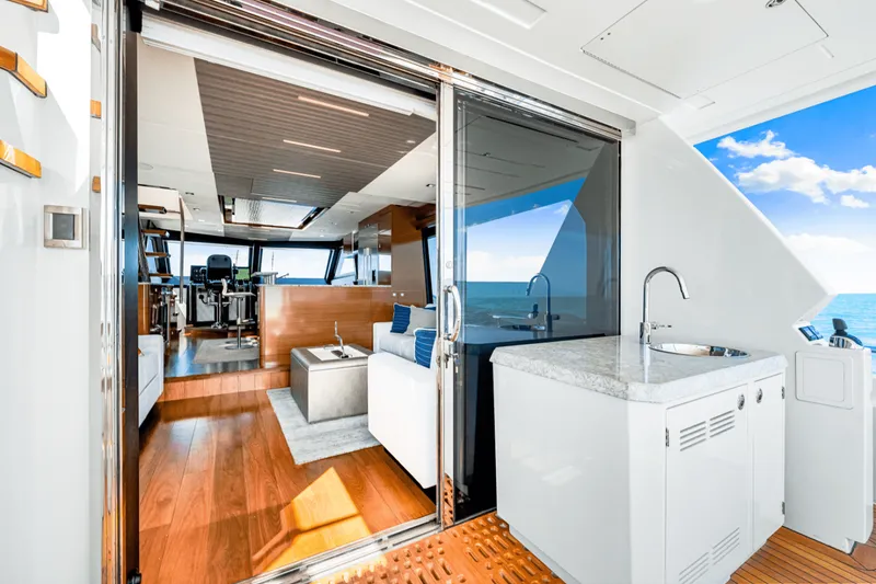 Slide: The Image of Ocean Alexander 70E 2018 - 72