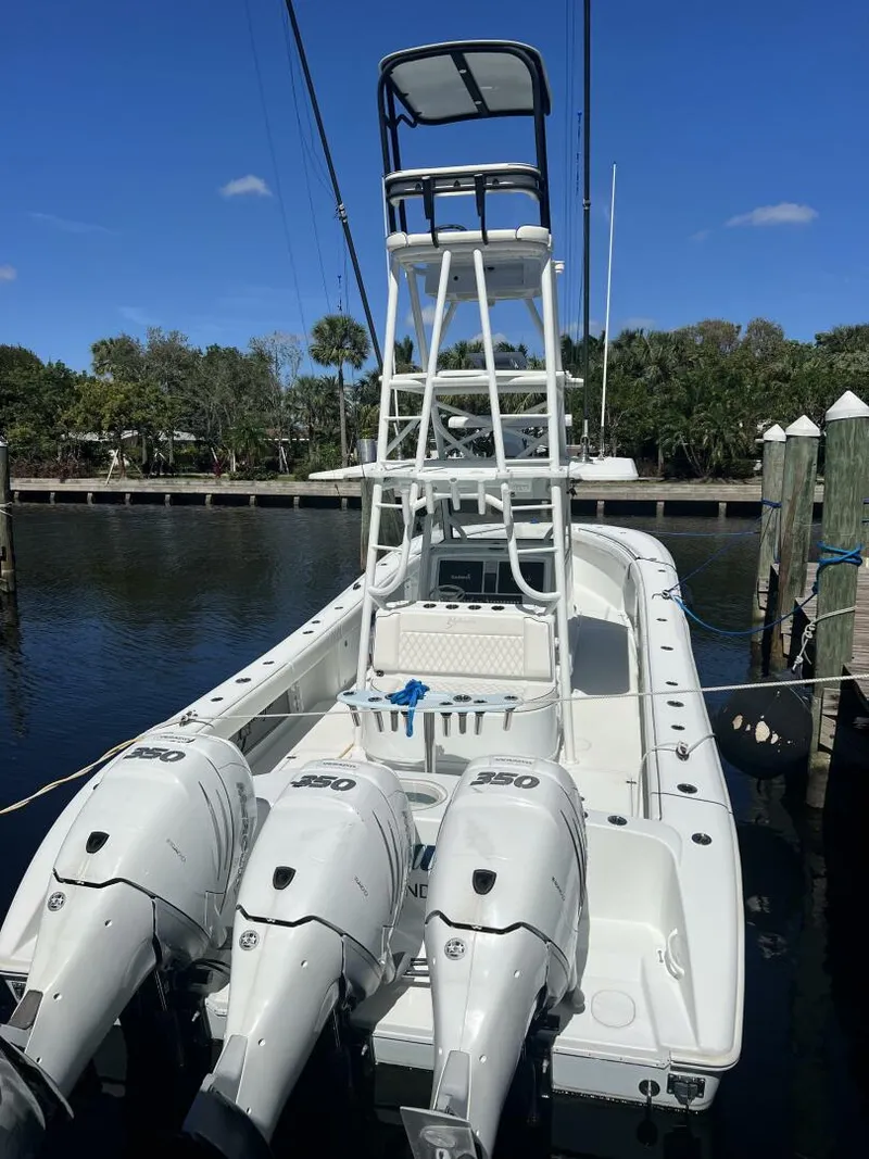 Slide: The Image of Yellowfin 39' Center Console 2017 - 13