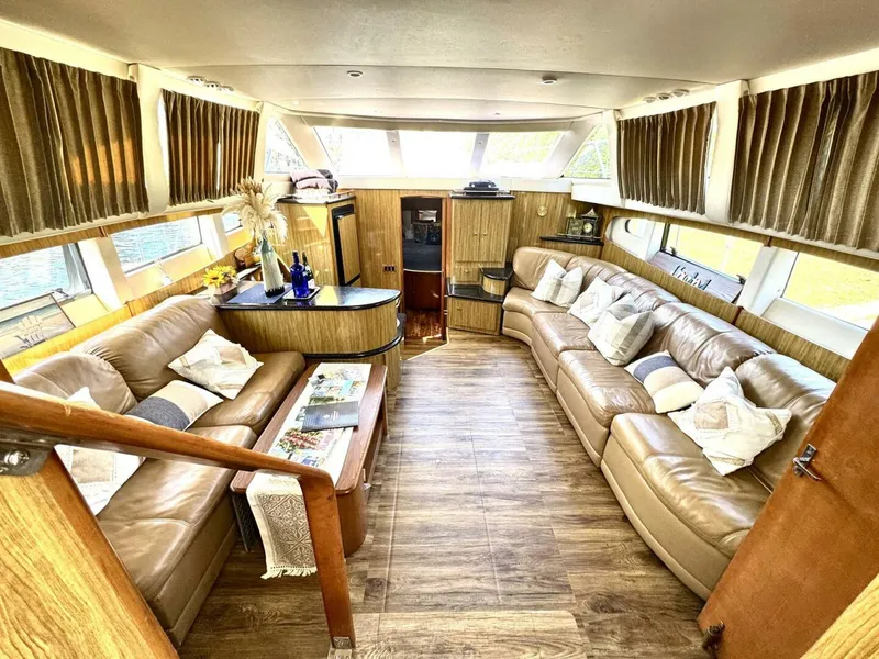Slide: The Image of Carver Yachts 40 Flybridge 2001 - 12