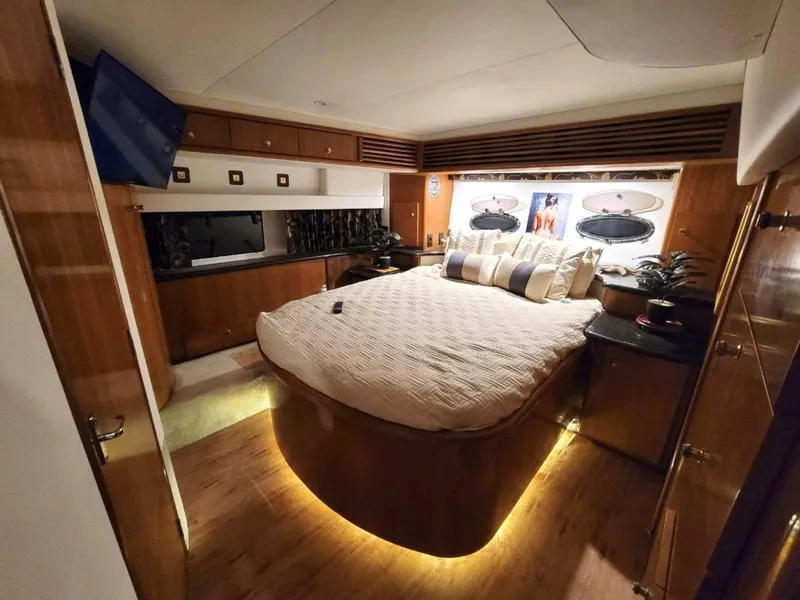 Slide: The Image of Carver Yachts 40 Flybridge 2001 - 18