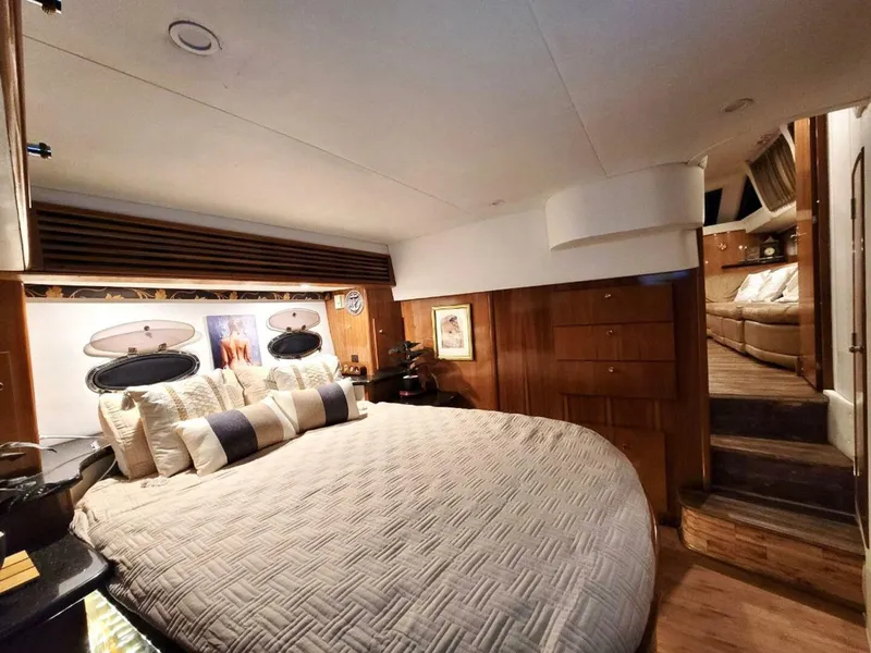 Slide: The Image of Carver Yachts 40 Flybridge 2001 - 19