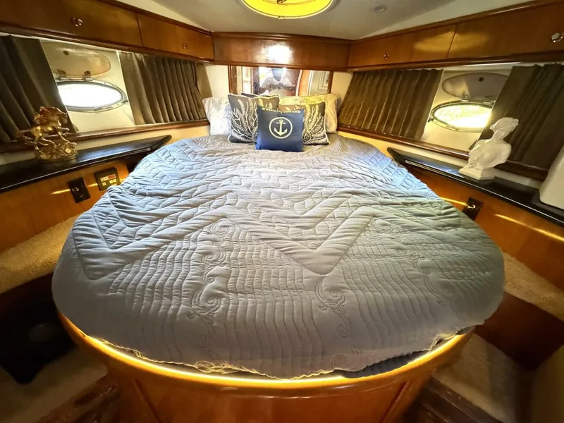Slide: The Image of Carver Yachts 40 Flybridge 2001 - 22