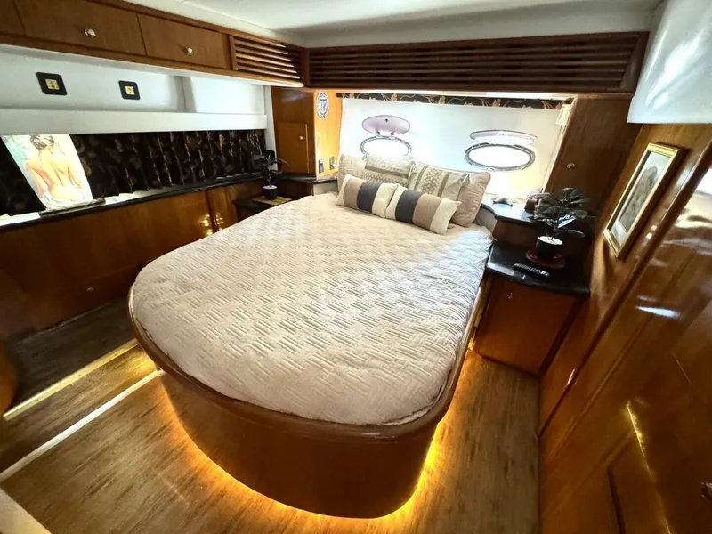 Slide: The Image of Carver Yachts 40 Flybridge 2001 - 23