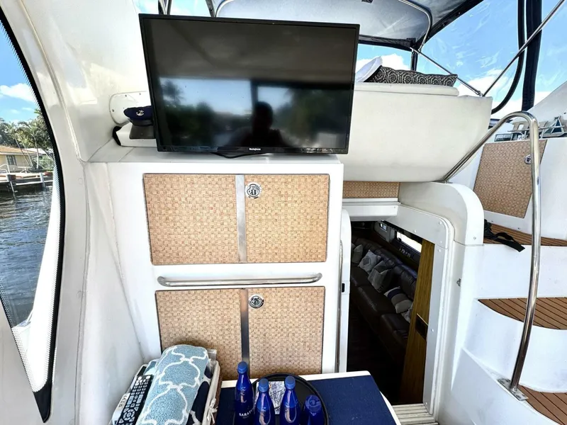 Slide: The Image of Carver Yachts 40 Flybridge 2001 - 29
